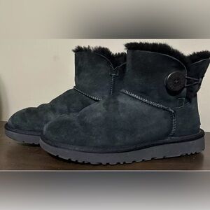 UGG: Mini Bailey Button Boots, Size 9; Super Comfy and Warm